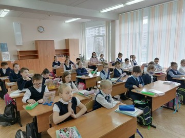 Сотрудница полиции напомнила ученикам #НОШ2 о правилах безопасного поведения во время каникул : Фото №