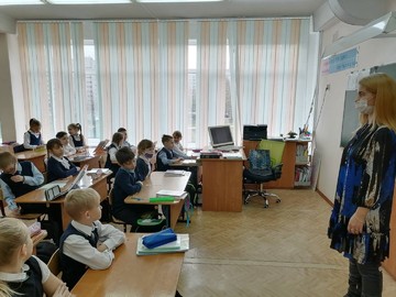 Сотрудница полиции напомнила ученикам #НОШ2 о правилах безопасного поведения во время каникул : Фото №