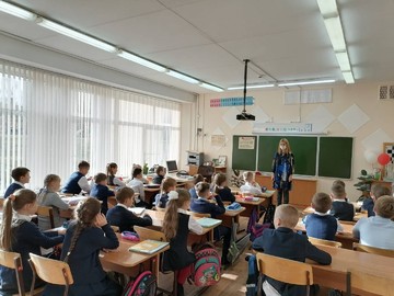 Сотрудница полиции напомнила ученикам #НОШ2 о правилах безопасного поведения во время каникул : Фото №