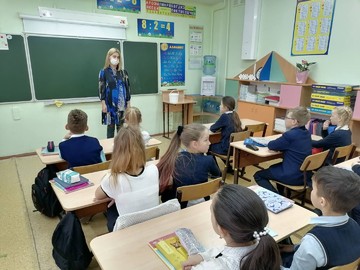 Сотрудница полиции напомнила ученикам #НОШ2 о правилах безопасного поведения во время каникул : Фото №