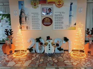 Участвуем в городском конкурсе на лучшее новогоднее оформление «Новогодняя школа - 2021» : Фото №