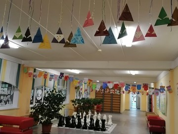 Участвуем в городском конкурсе на лучшее новогоднее оформление «Новогодняя школа - 2021» : Фото №