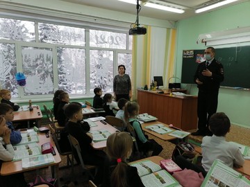 Старший инспектор ГИБДД провел профилактическую беседу с учениками #НОШ2 : Фото №