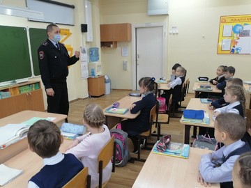 Старший инспектор ГИБДД провел профилактическую беседу с учениками #НОШ2 : Фото №