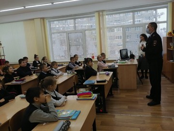 Старший инспектор ГИБДД провел профилактическую беседу с учениками #НОШ2 : Фото №