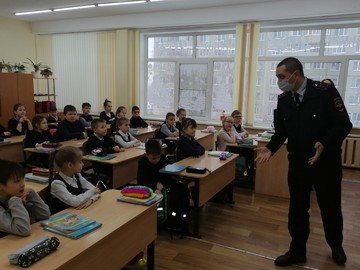 Старший инспектор ГИБДД провел профилактическую беседу с учениками #НОШ2 : Фото №