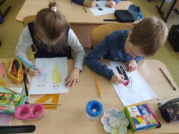 Ребята из кружка «Палитра» «примерили» на себя профессию «Дизайнер одежды» : Фото №
