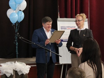 Киноурок «Три солнца» с учениками 4-ых классов провел Олег Дельман, депутат Госсовета ЧР : Фото №