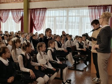 Киноурок «Три солнца» с учениками 4-ых классов провел Олег Дельман, депутат Госсовета ЧР : Фото №