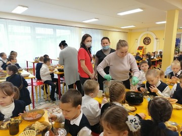 В НОШ №2 продолжается родительский контроль за организацией горячего питания обучающихся : Фото №