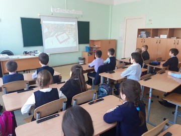 Во 2 Д классе прошла познавательная беседа «Ох, уж это 8 марта» : Фото №