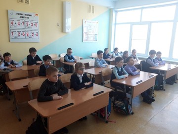 Во 2 Д классе прошла познавательная беседа «Ох, уж это 8 марта» : Фото №