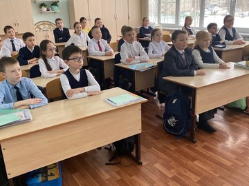 «Музыкальные жанры» - тема урока в 4 И классе : Фото №