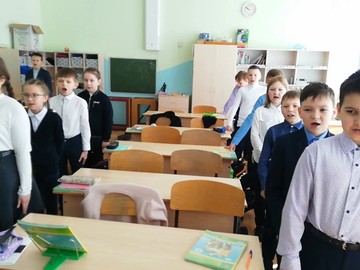 В рамках муниципального проекта «Родина у нас одна» ученики #НОШ2 исполняют гимн России : Фото №