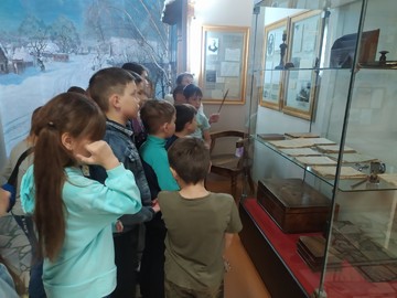 Ребята из онлайн-лагеря «Страна чудес» отметили Пушкинский день в Литературном музее : Фото №