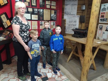 Ребята из онлайн-лагеря «Страна чудес» отметили Пушкинский день в Литературном музее : Фото №