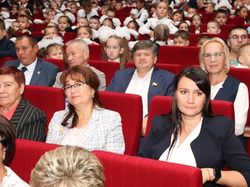 Большой, яркий праздник в честь Дня знаний состоялся для учеников #НОШ2 в ДК Тракторостроителей : Фото №
