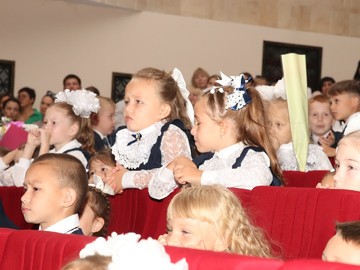 Большой, яркий праздник в честь Дня знаний состоялся для учеников #НОШ2 в ДК Тракторостроителей : Фото №
