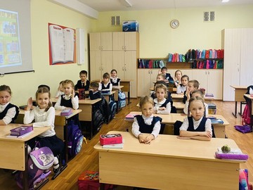 С первоклашками #НОШ2 прошла деловая игра «За покупками в сказочный лес» : Фото №