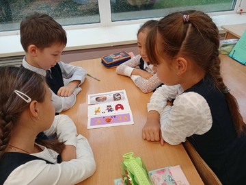 Ученики 3В и 3Л классов провели игру «Экономика вокруг нас» : Фото №