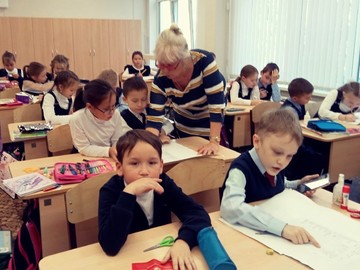 Ученики 2С класса вычисляют примерные расходы семьи на месяц : Фото №