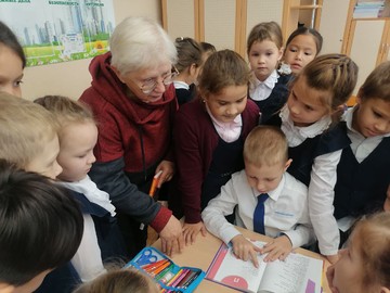 В 1Л классе состоялся классный час, посвященный Всемирному дню школьной библиотеки : Фото №