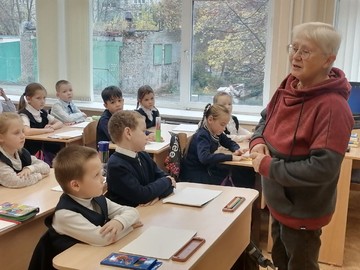 В 1Л классе состоялся классный час, посвященный Всемирному дню школьной библиотеки : Фото №