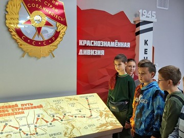 Ребята из 4Н класса посетили музей «Сыны Отечества» школы №40 : Фото №