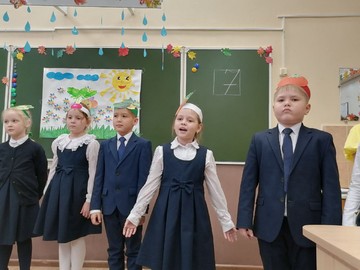 С учениками 1Д и 4П классов состоялось внеклассное мероприятие, посвященное осени : Фото №