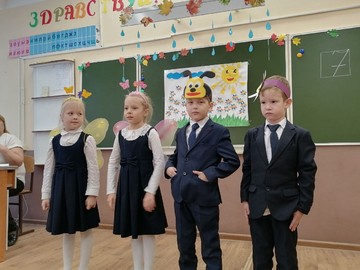 С учениками 1Д и 4П классов состоялось внеклассное мероприятие, посвященное осени : Фото №