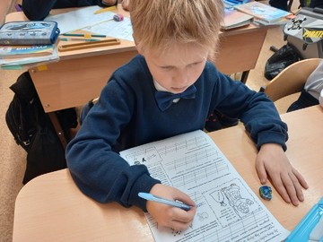 Ученики 2И класса отметили День рождение Деда Мороза : Фото №