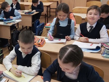 Во 2А классе прошел урок изобразительного искусства «Батарейки – это опасный мусор» : Фото №