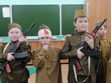 Театральная студия 2Т класса ведет подготовку пьесы в рамках патриотического месячника : Фото №