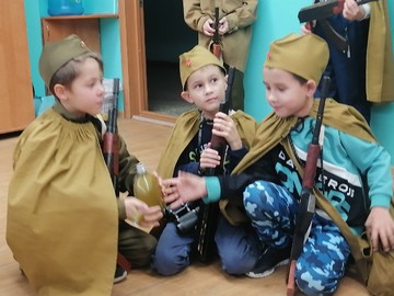 Театральная студия 2Т класса ведет подготовку пьесы в рамках патриотического месячника : Фото №