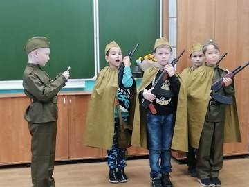 Театральная студия 2Т класса ведет подготовку пьесы в рамках патриотического месячника : Фото №