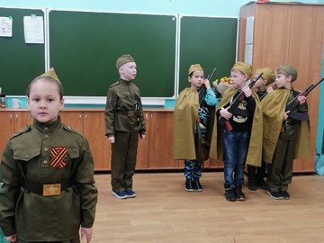 Театральная студия 2Т класса ведет подготовку пьесы в рамках патриотического месячника : Фото №