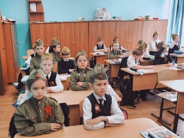 Урок мужества во 2Т классе прошел в формате конкурса, посвященного годовщине Великой Победы под названием «Салют Победы» : Фото №