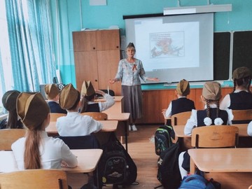 Урок мужества во 2Т классе прошел в формате конкурса, посвященного годовщине Великой Победы под названием «Салют Победы» : Фото №
