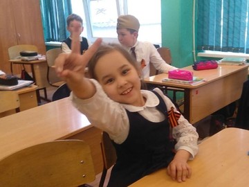 Урок мужества во 2Т классе прошел в формате конкурса, посвященного годовщине Великой Победы под названием «Салют Победы» : Фото №