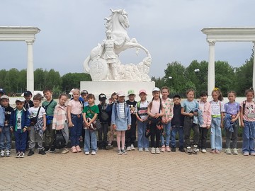 В рамках проекта «Лето в парке» первоклассники посетили парк им. 500-летия Чебоксар : Фото №