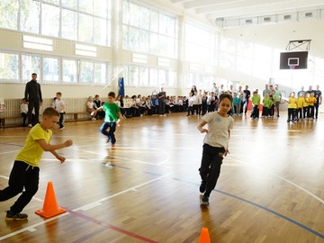 В школьном спортклубе прошли соревнования «Курс молодого отца» : Фото №
