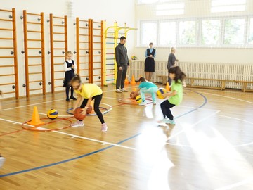 В школьном спортклубе прошли соревнования «Курс молодого отца» : Фото №