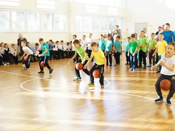 В школьном спортклубе прошли соревнования «Курс молодого отца» : Фото №