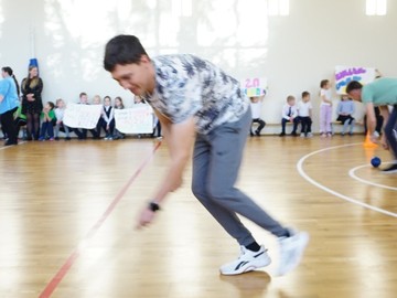 В школьном спортклубе прошли соревнования «Курс молодого отца» : Фото №