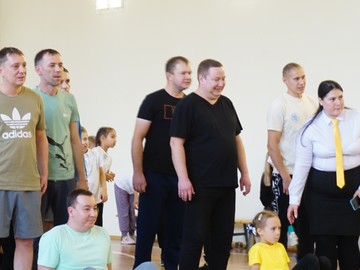В школьном спортклубе прошли соревнования «Курс молодого отца» : Фото №