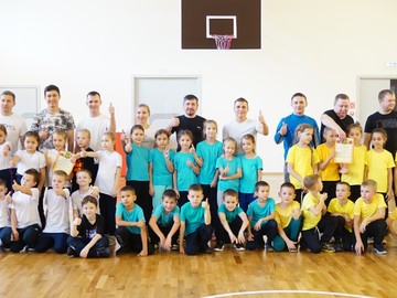 В школьном спортклубе прошли соревнования «Курс молодого отца» : Фото №