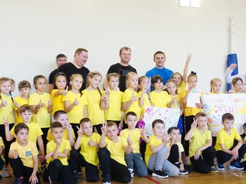 В школьном спортклубе прошли соревнования «Курс молодого отца» : Фото №