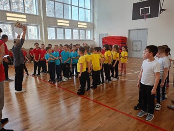 Завершились соревнования среди первых классов «Веселые старты» : Фото №